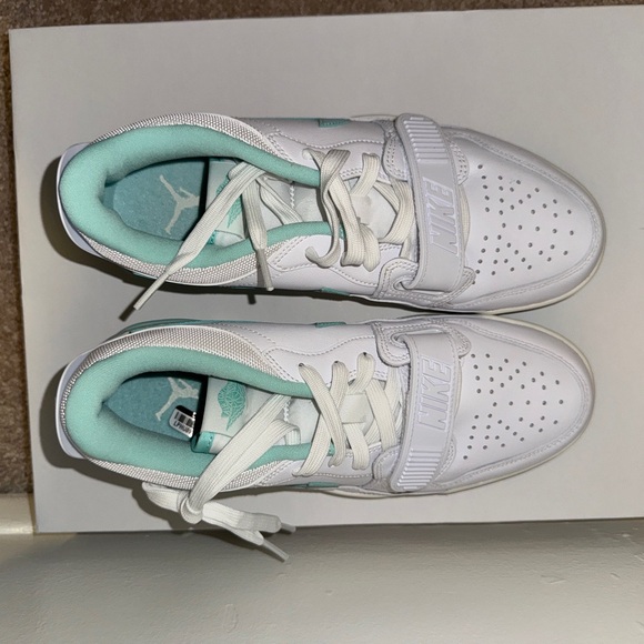 WMNS AIR JORDAN LEGACY 312 LOW - Picture 3 of 4